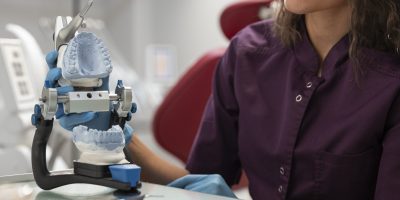 close-up-dentist-instruments (1)